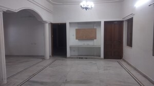 Room in 3 BHK Builder Floor at Cbi Colony – for Rent