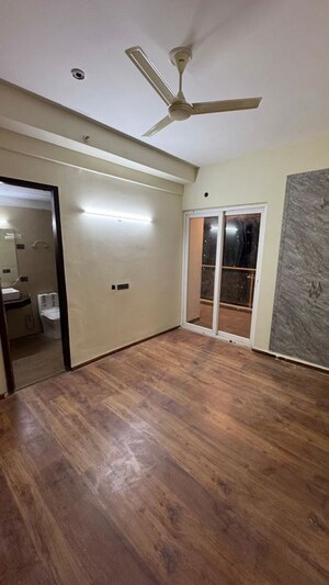 Room in 3 BHK Apartment at Sikka Kimantra Greens, Sector 79 – for Rent