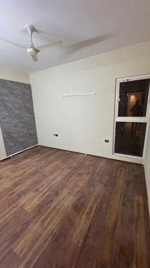 Room in 3 BHK Apartment at Sikka Kimantra Greens, Sector 79 – for Rent