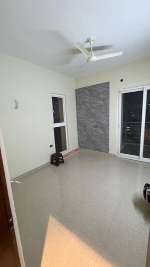 Room in 3 BHK Apartment at Sikka Kimantra Greens, Sector 79 – for Rent
