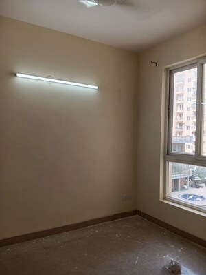 Room in 2.5 BHK Apartment at Emaar Emerald Estate, Sector 65 – for Rent