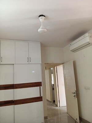Room in 2.5 BHK Apartment at Emaar Emerald Estate, Sector 65 – for Rent
