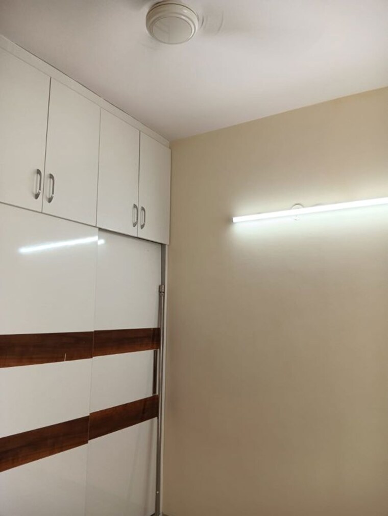 Room, emaar-emerald-estate 2.5 Bedroom 1200 Sq.Ft. Apartment In Sector 65 Gurgaon 10616297