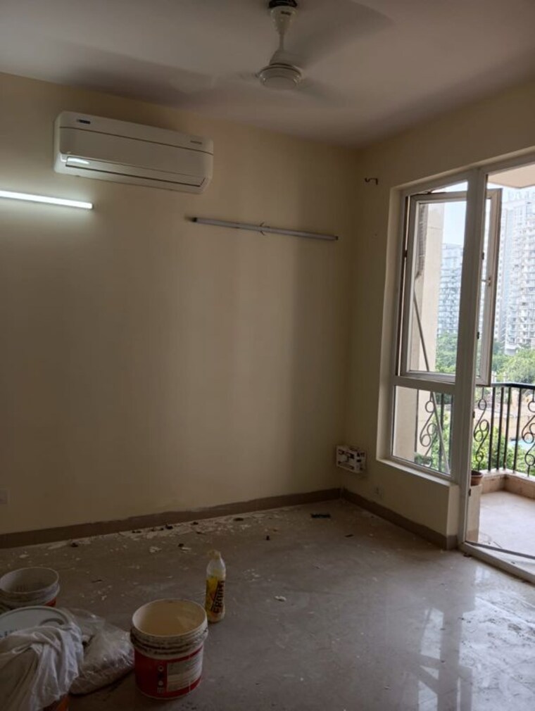 Hall, emaar-emerald-estate 2.5 Bedroom 1200 Sq.Ft. Apartment In Sector 65 Gurgaon 10616297