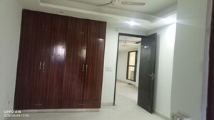 Room in 4 BHK Builder Floor at Janakpuri – for Rent