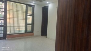Room in 4 BHK Builder Floor at Janakpuri – for Rent