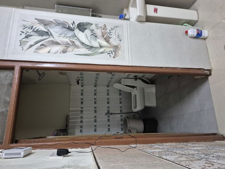 Bathroom, mayur vihar 1.5 Bedroom 380 Sq.Ft. Builder Floor In Mayur Vihar Delhi 10616356