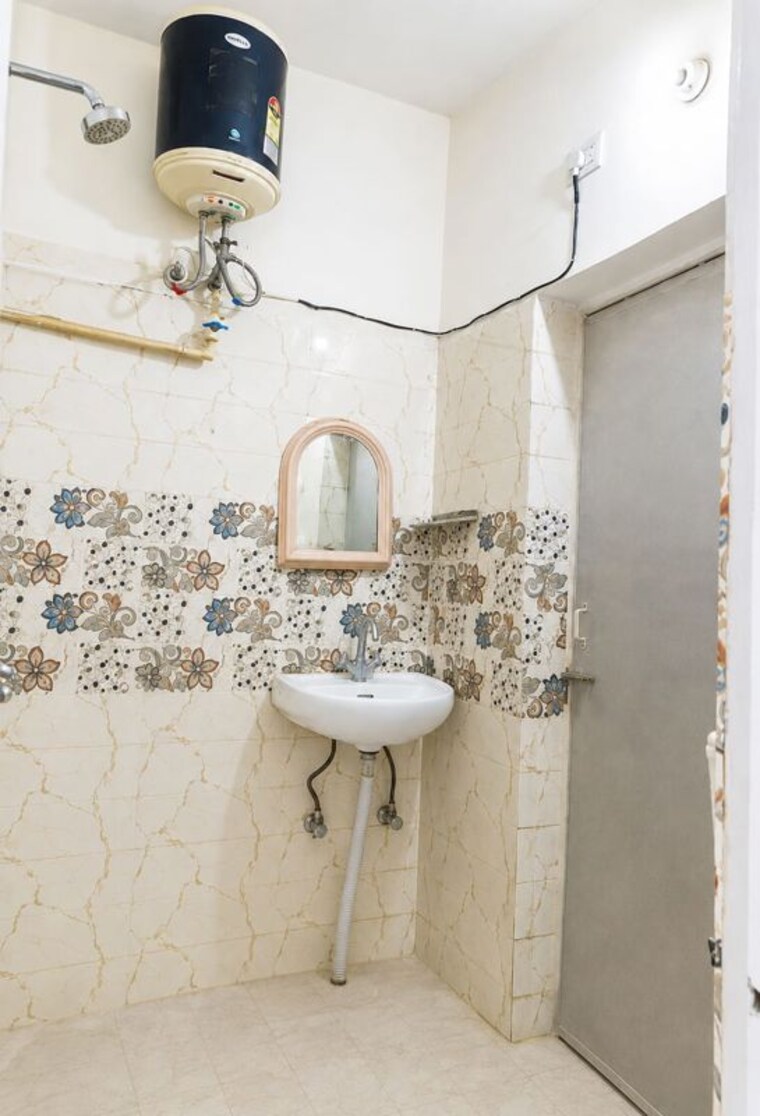 Bathroom, sector 44 2 Bedroom 800 Sq.Ft. Builder Floor In Sector 44 Chandigarh 10616397