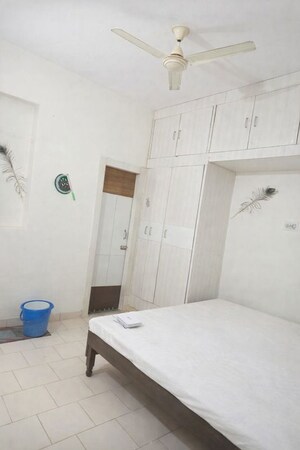 Bathroom in 2 BHK Builder Floor at Sector 44 – for Rent