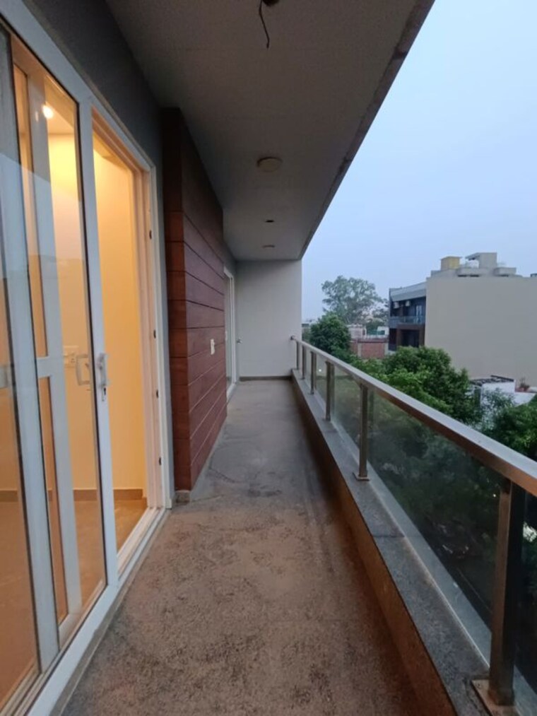 Balcony, janakpuri 4 Bedroom 325 Sq.Yd. Builder Floor In Janakpuri Delhi 10616380