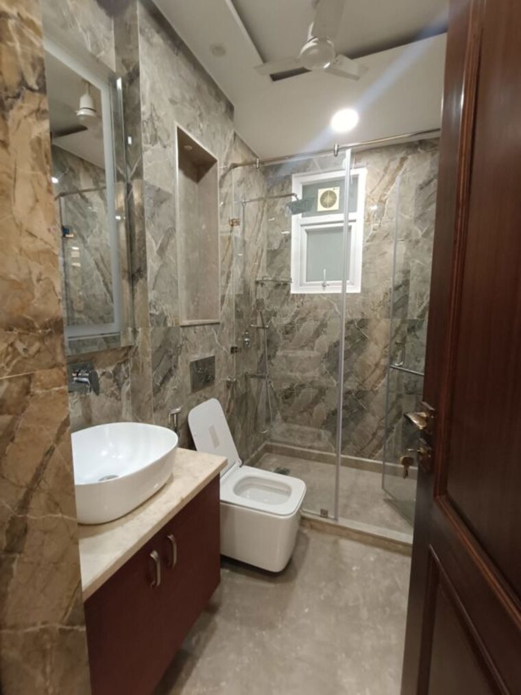 Bathroom, janakpuri 4 Bedroom 325 Sq.Yd. Builder Floor In Janakpuri Delhi 10616380