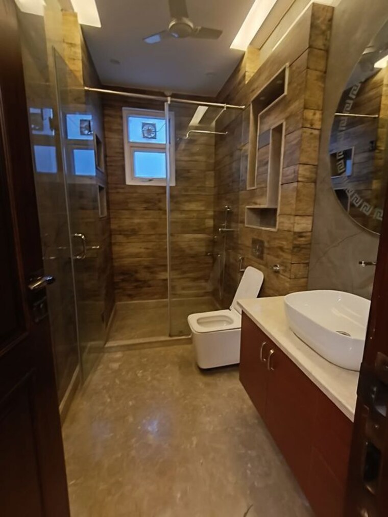 Attached Bathroom, janakpuri 4 Bedroom 325 Sq.Yd. Builder Floor In Janakpuri Delhi 10616380