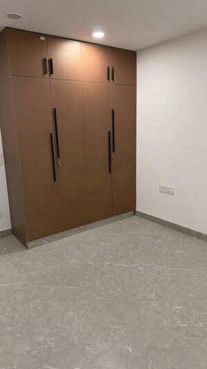 Room in 4 BHK Builder Floor at Janakpuri – for Rent