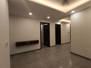 Room in 4 BHK Builder Floor at Janakpuri – for Rent