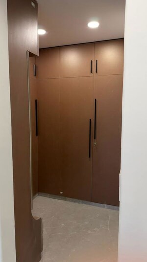 Room in 4 BHK Builder Floor at Janakpuri – for Rent