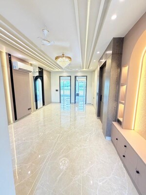 Building Lobby in 4 BHK Builder Floor at Unitech South City II, Sector 50 – for Sale