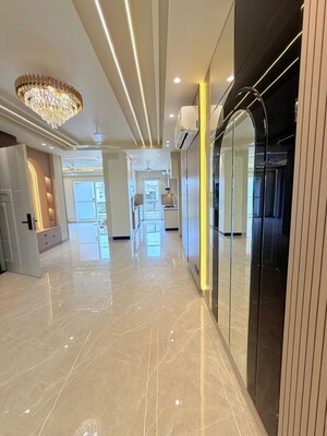 Building Lobby in 4 BHK Builder Floor at Unitech South City II, Sector 50 – for Sale