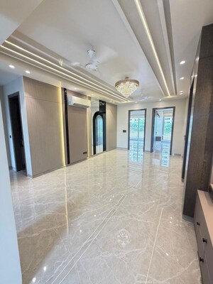 Building Lobby in 4 BHK Builder Floor at Unitech South City II, Sector 50 – for Sale
