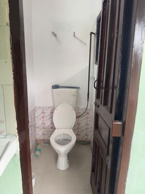 Bathroom in 1 RK Builder Floor at Sector 33 – for Rent