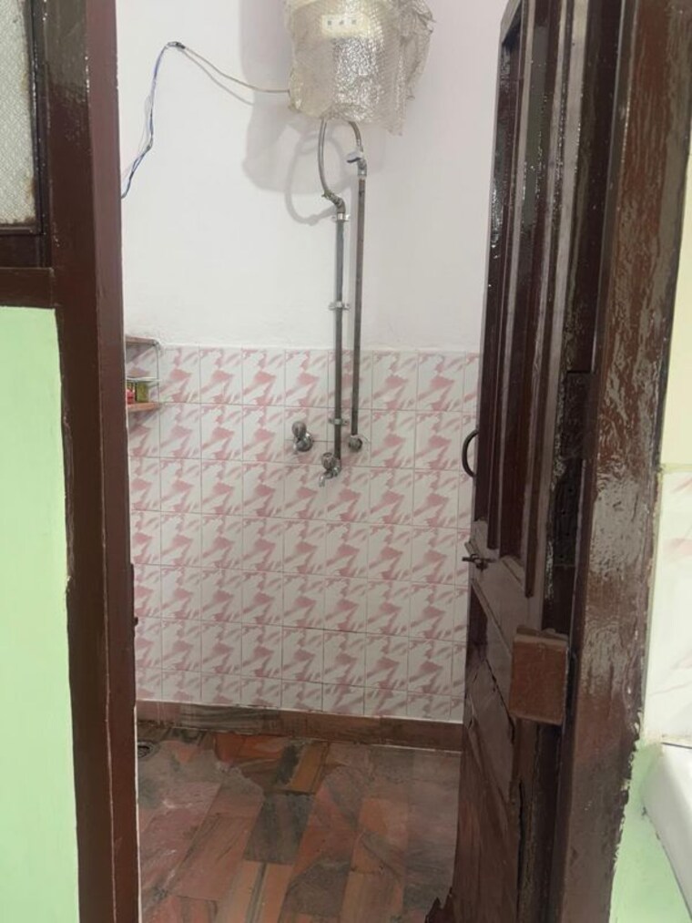 Bathroom, sector 33 1 RK 500 Sq.Ft. Builder Floor In Sector 33 Chandigarh 10616449
