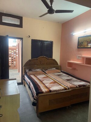 1 RK Builder Floor For Rent in Sector 33