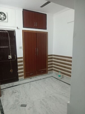 Room in 2 BHK Builder Floor at Janakpuri – for Rent