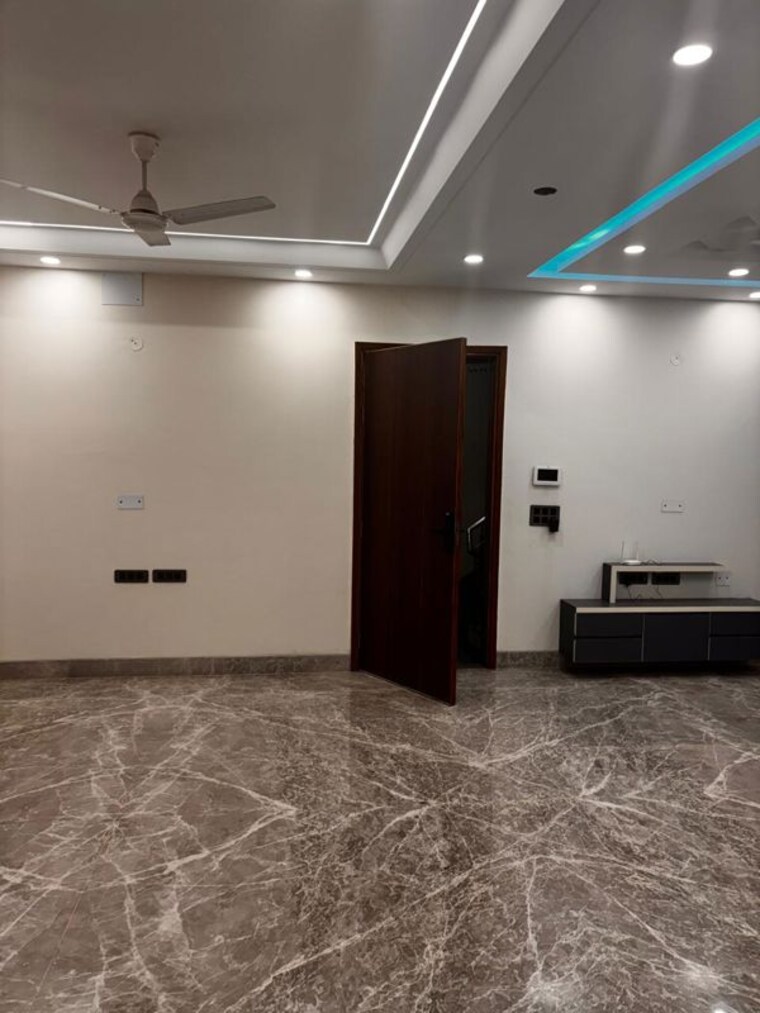 undefined, janakpuri 3 Bedroom 200 Sq.Yd. Builder Floor In Janakpuri Delhi 10616488
