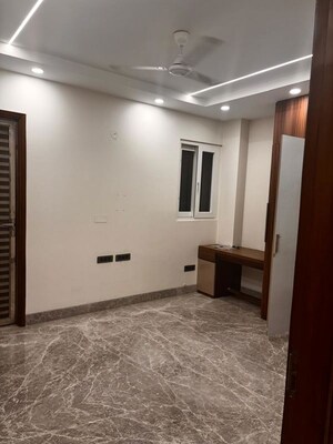 Room in 3 BHK Builder Floor at Janakpuri – for Rent