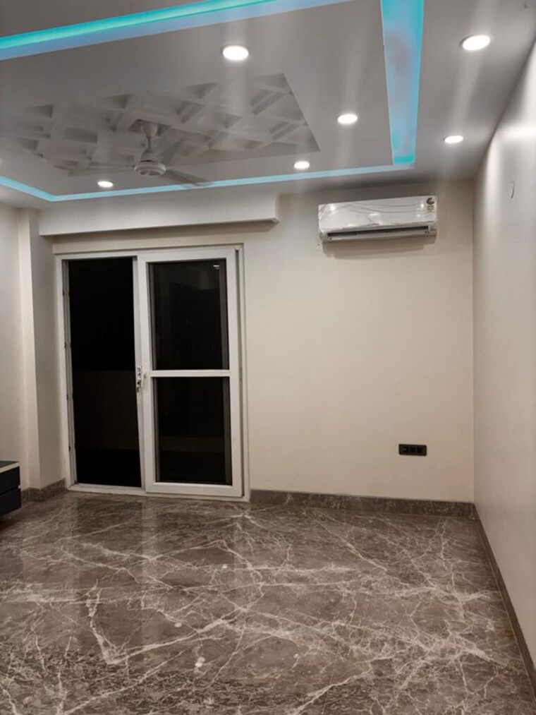 Room, janakpuri 3 Bedroom 200 Sq.Yd. Builder Floor In Janakpuri Delhi 10616488