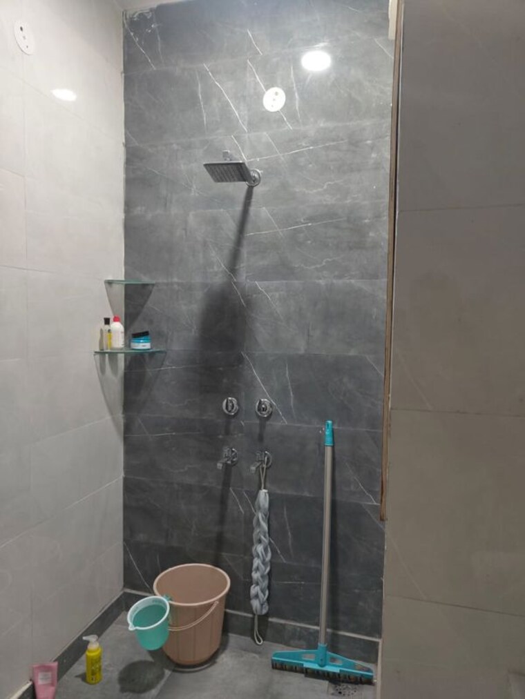 Bathroom, janakpuri 3 Bedroom 200 Sq.Yd. Builder Floor In Janakpuri Delhi 10616488