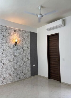 Room in 3 BHK Apartment at Smart World Orchard, Sector 61 – for Rent