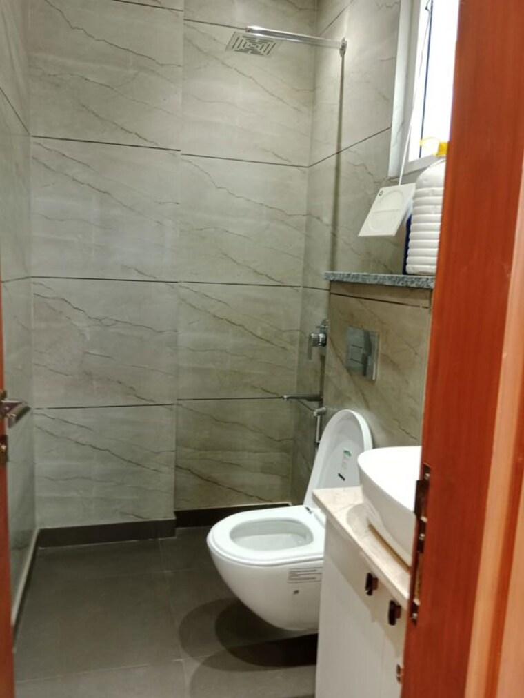 Bathroom, janakpuri 3 Bedroom 120 Sq.Yd. Builder Floor In Janakpuri Delhi 10616519