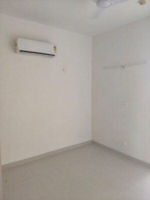 Room in 3 BHK Apartment at Capital The Residences 360, Sector 70a – for Sale