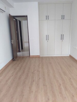 Room in 3 BHK Apartment at Capital The Residences 360, Sector 70a – for Sale