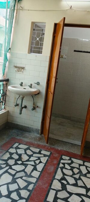  2 BHK Builder Floor at Janakpuri – for Rent