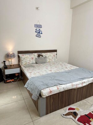 Bedroom in 3.5 BHK Apartment at RG Luxury Homes, Sector 16b Greater Noida – for Rent