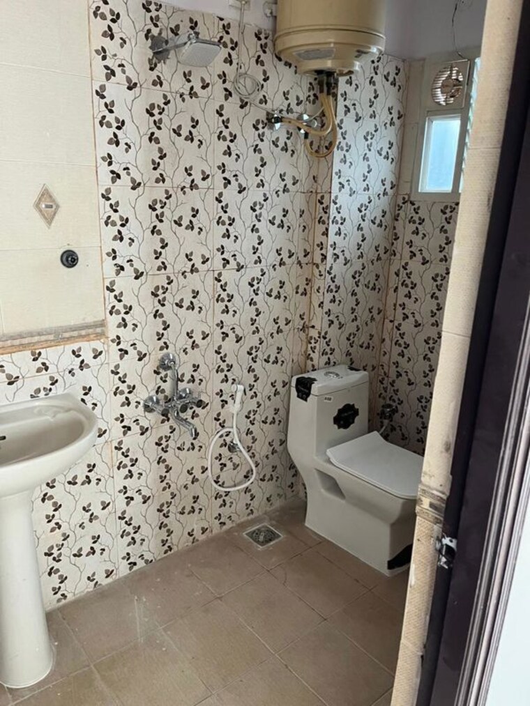 Bathroom, koramangala 4 Bedroom 1800 Sq.Ft. Independent House In Koramangala Bangalore 10616686