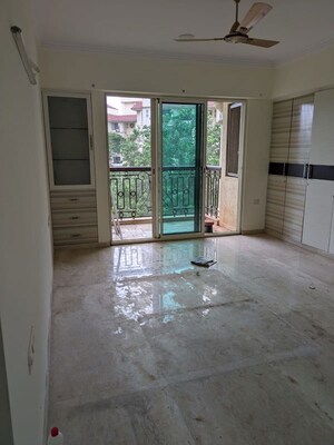 Room in 4 BHK Apartment at Hiranandani Gardens Somerset, Powai – for Rent