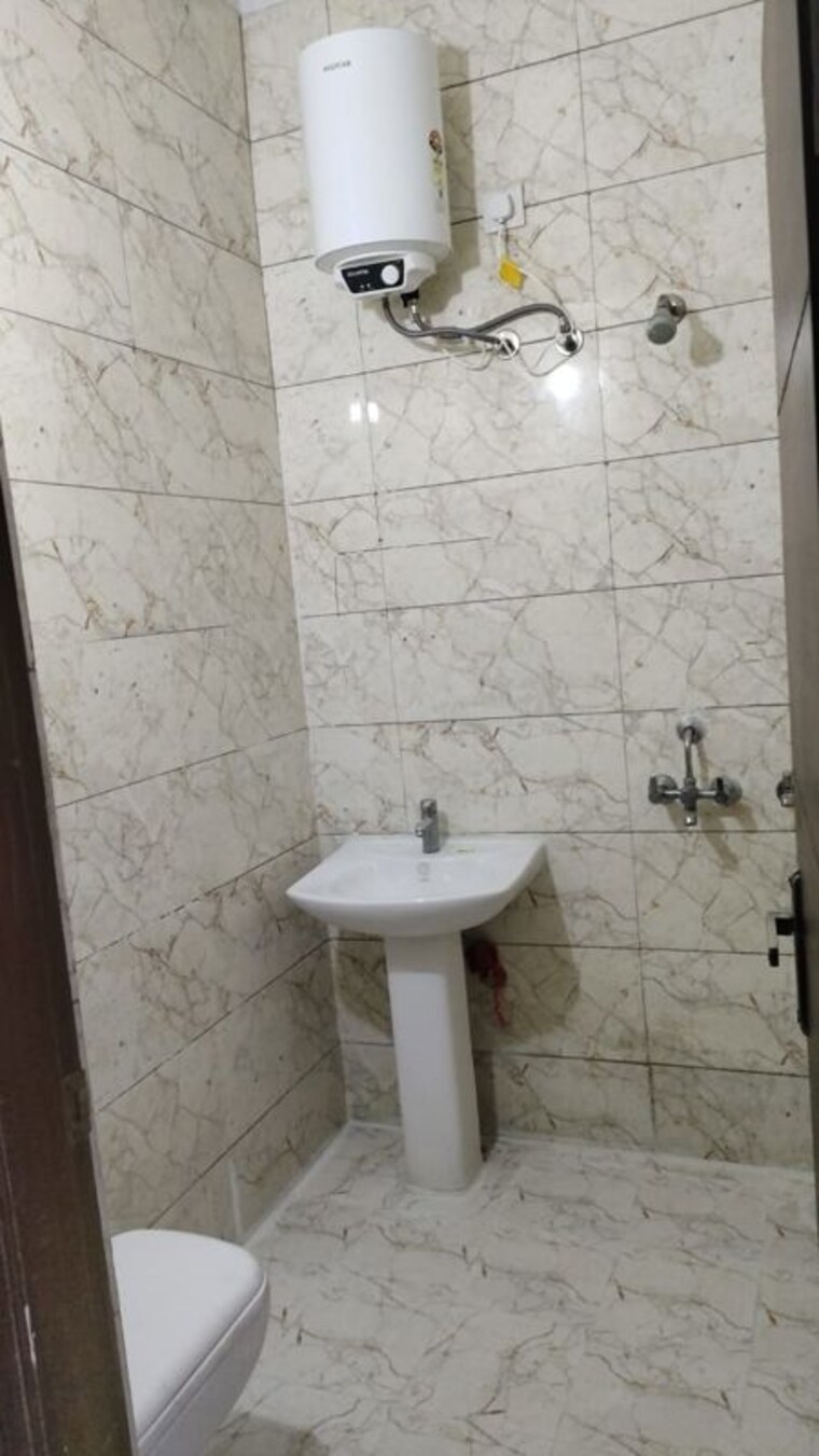 Bathroom, motiaz-royal-citi 3 Bedroom 1950 Sq.Ft. Apartment In Ambala Highway Zirakpur 10616789