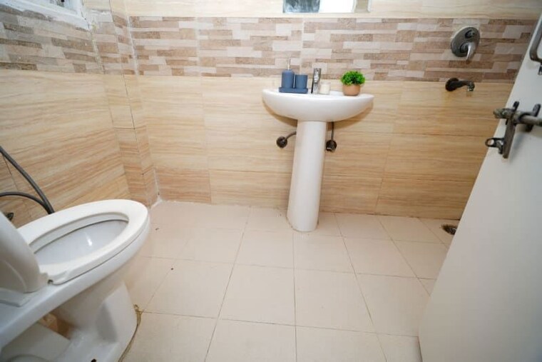 Bathroom, nimbus-the-hyde-park 3 Bedroom 1320 Sq.Ft. Apartment In Sector 78 Noida 10616792