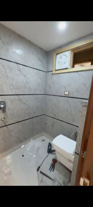 Furnished Amenities in 4 BHK Builder Floor at Mahavir Enclave – for Sale