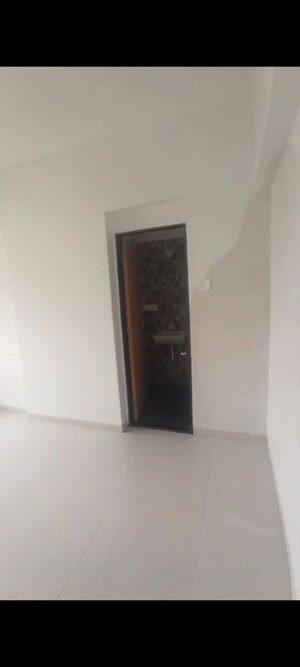 Room in 1 BHK Apartment at Vardhman Om Shri Ganesh CHS, Kandivali West – for Sale