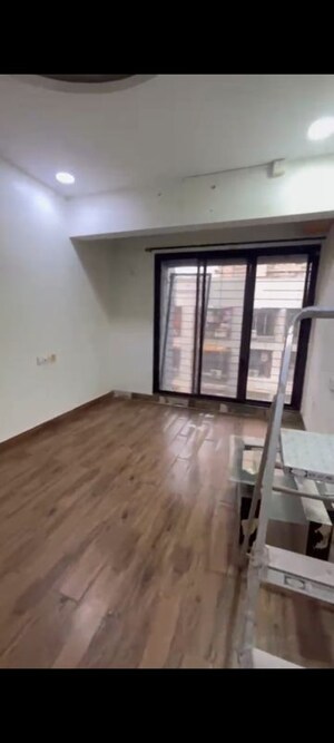 Room in 1 BHK Apartment at Kesar Residency, Kandivali West – for Rent