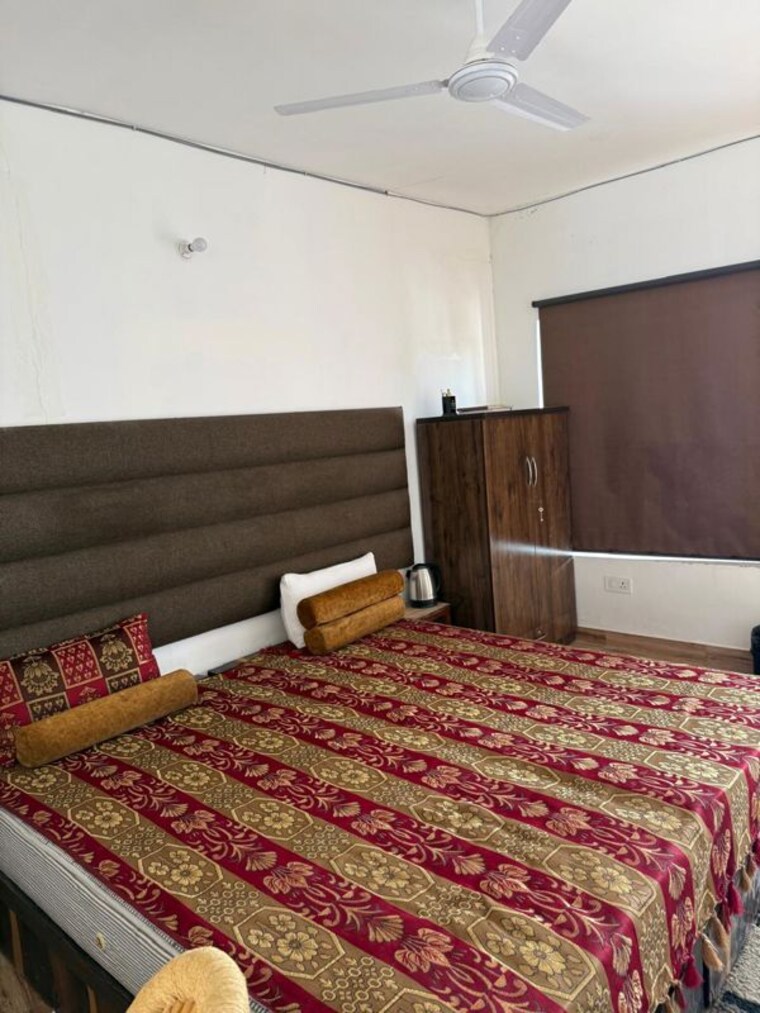 Bedroom, guru-nanak-enclave 3 Bedroom 1200 Sq.Ft. Builder Floor In Dhakoli Zirakpur 10616824