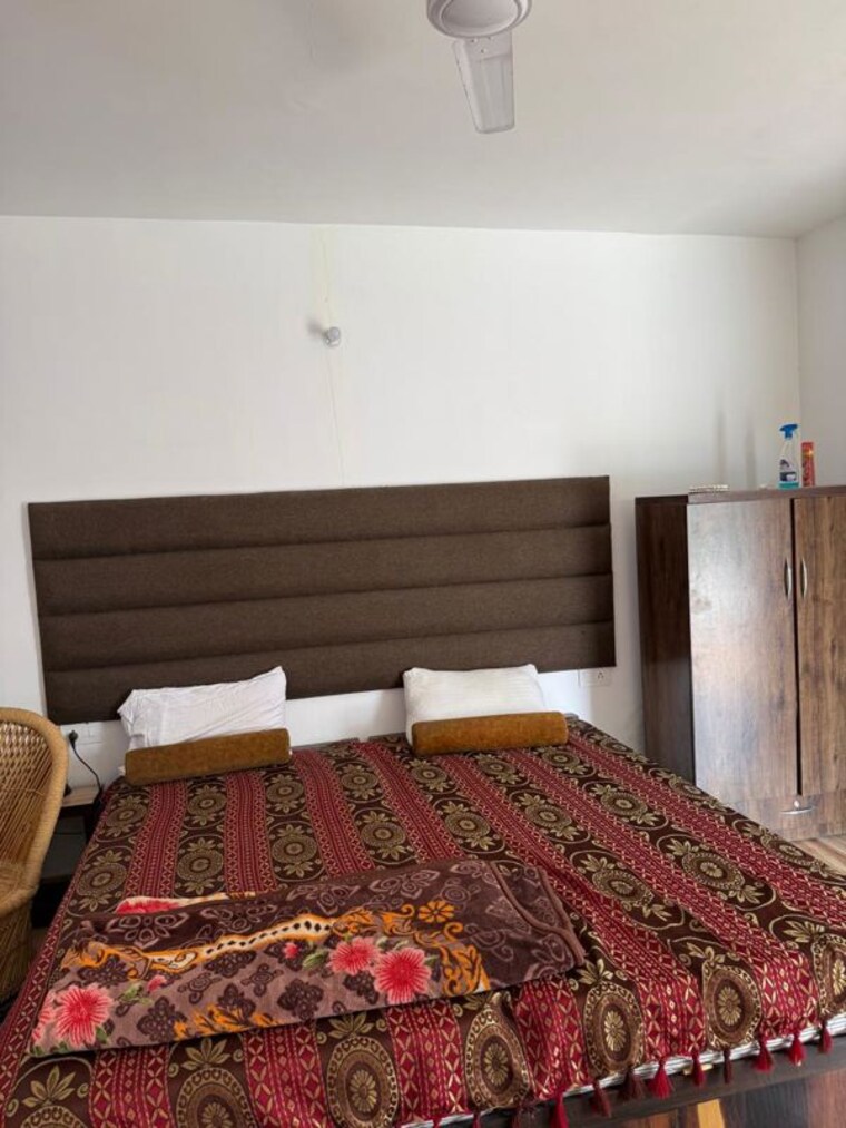 Bedroom, guru-nanak-enclave 3 Bedroom 1200 Sq.Ft. Builder Floor In Dhakoli Zirakpur 10616824