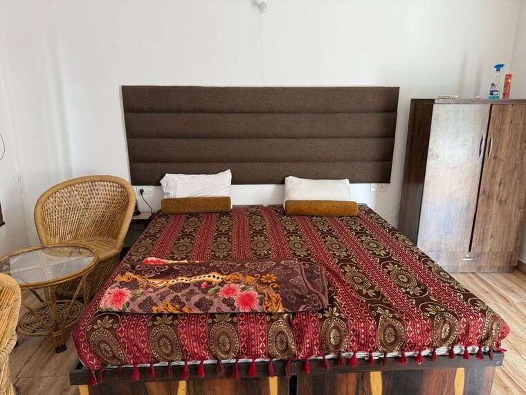 Bedroom, guru-nanak-enclave 3 Bedroom 1200 Sq.Ft. Builder Floor In Dhakoli Zirakpur 10616824