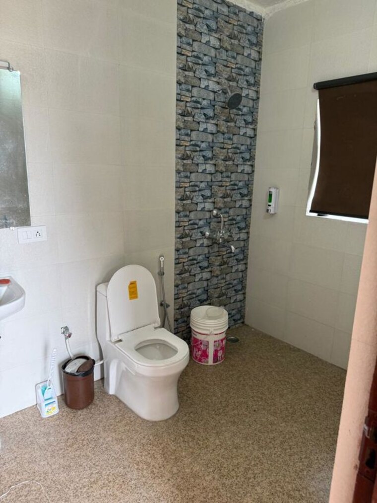 Bathroom, guru-nanak-enclave 3 Bedroom 1200 Sq.Ft. Builder Floor In Dhakoli Zirakpur 10616824