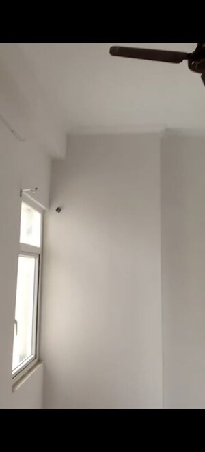 Room in 2.5 BHK Apartment at Amrapali Riverview, Amrapali Leisure Valley – for Rent