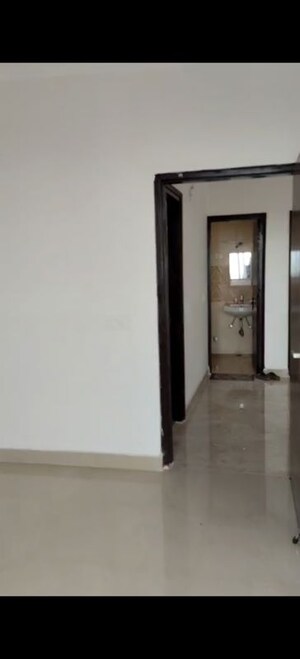 Room in 2.5 BHK Apartment at Amrapali Riverview, Amrapali Leisure Valley – for Rent