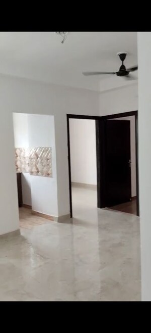 2.5 BHK Apartment For Rent in Amrapali Riverview, Amrapali Leisure Valley